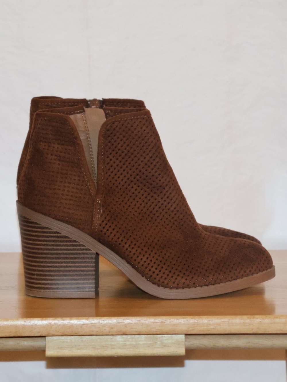 Soda Rich Brown Perforated Suede Block Heel Ankle Boots. Size 7.